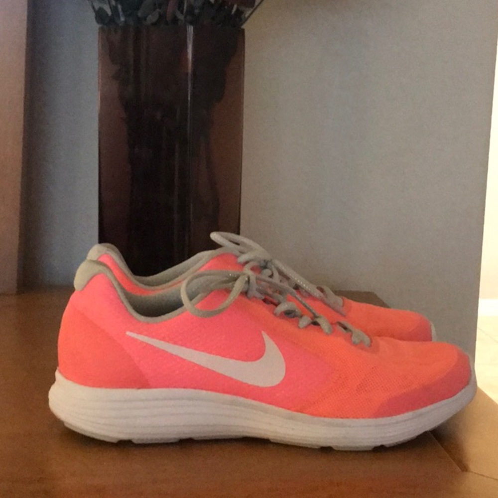 Nike- tennis shoes